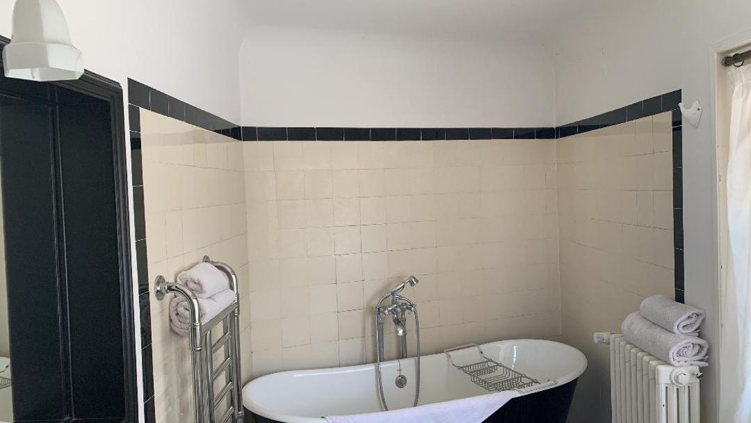 Chambres D'Hotes Manoir De Beaumarchais Les Chapelles-Bourbon Esterno foto